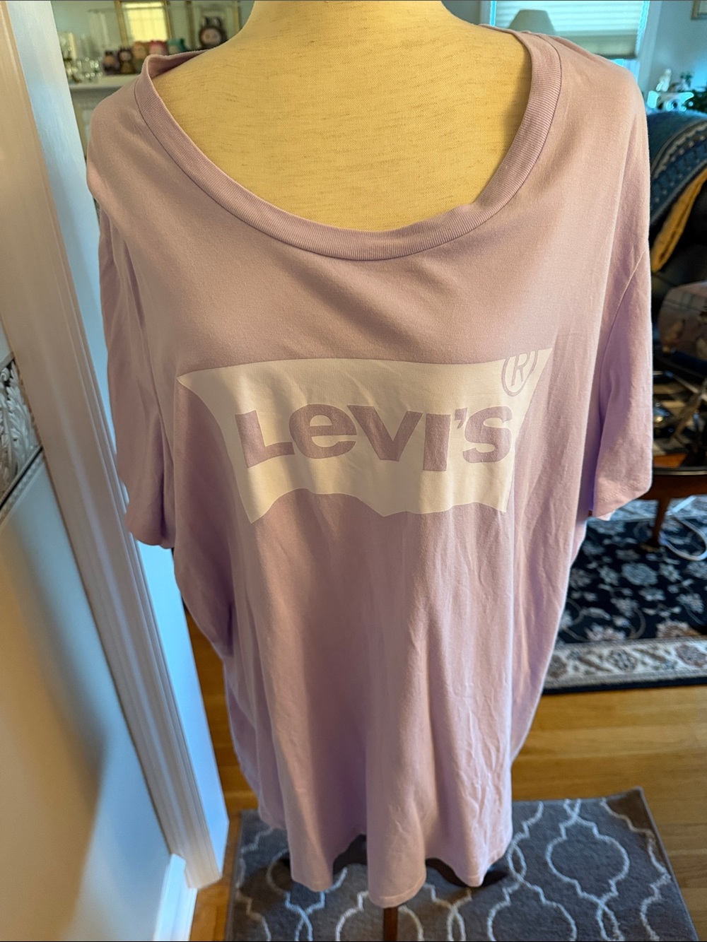 Levi's Women's Lavender Logo Tee new never worn 4x